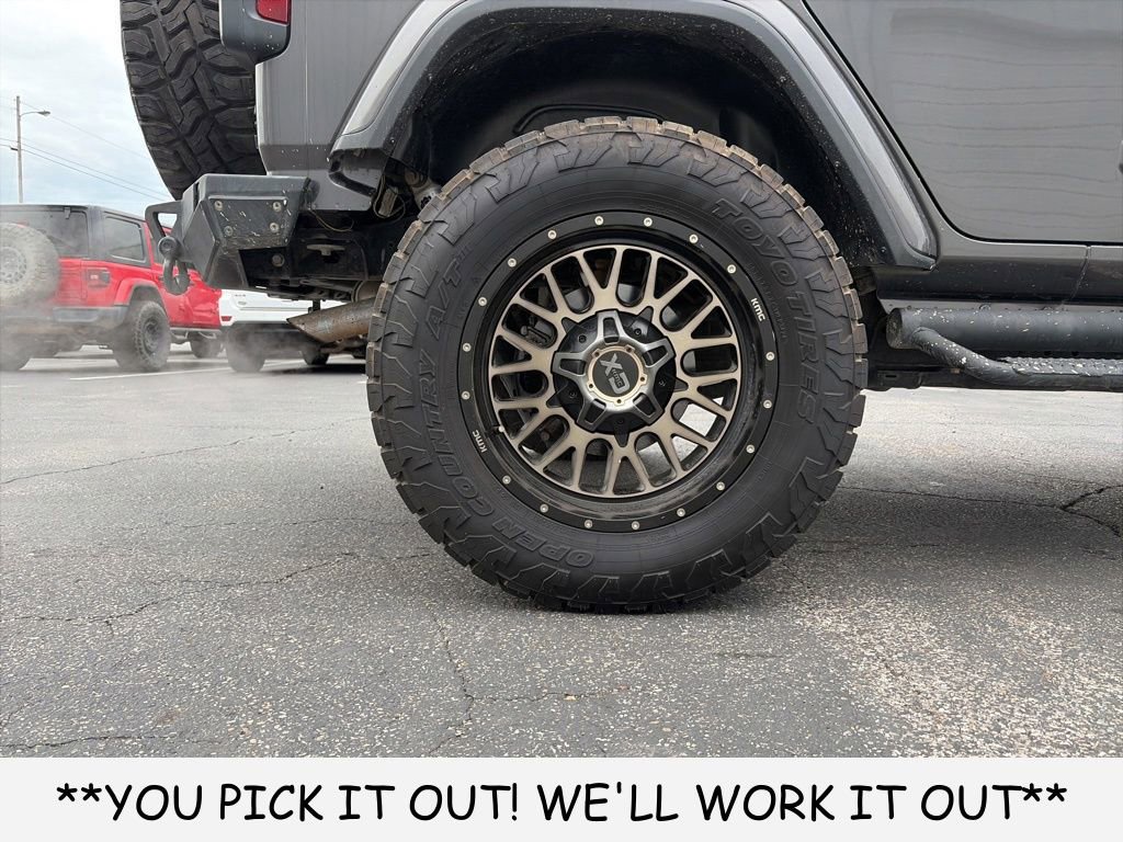Used 2018 Jeep Wrangler Unlimited Sahara w/ Dual Top Group AWD/4WD image 7