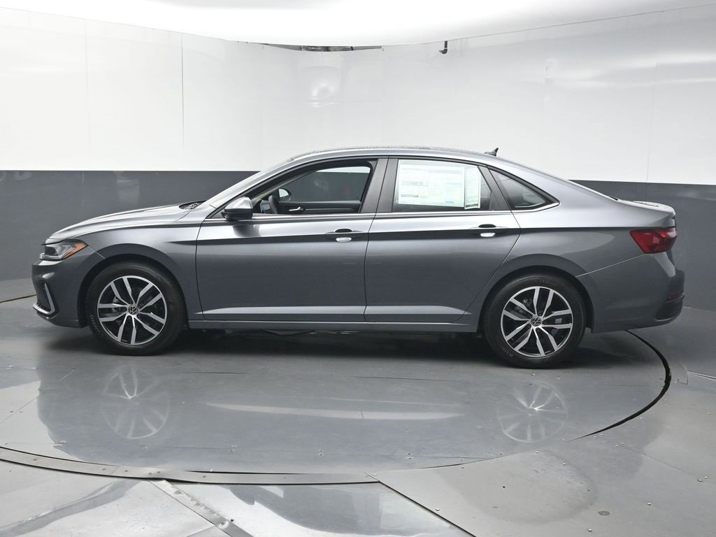 Used 2025 Volkswagen Jetta SE image 5