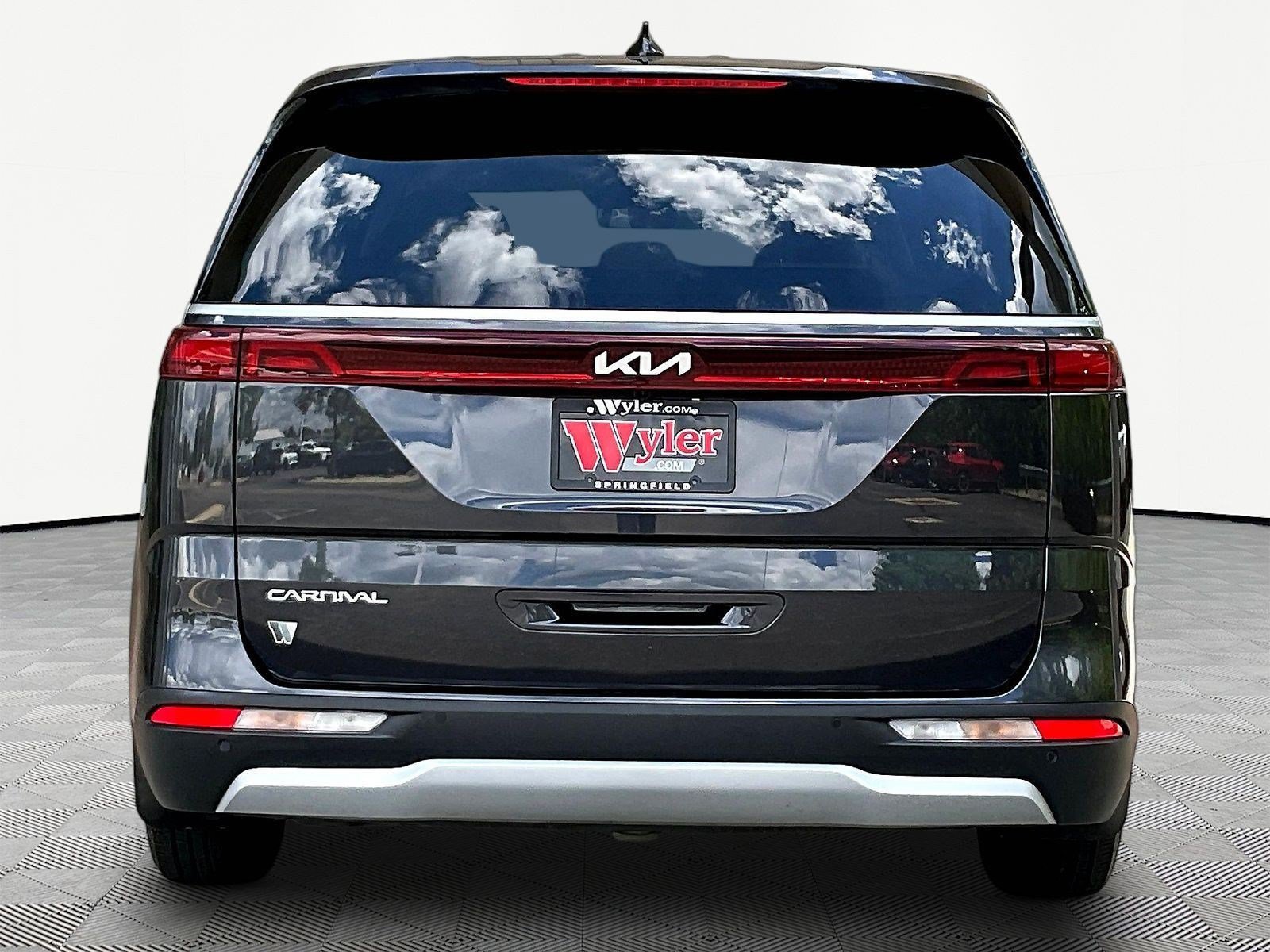 Used 2023 Kia Carnival LX FWD image 5