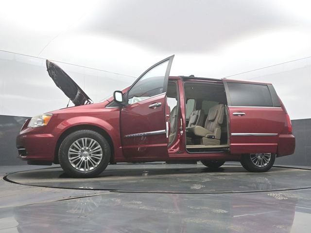 Used 2014 Chrysler Town & Country Touring-L w/ Driver Convenience Group image 59