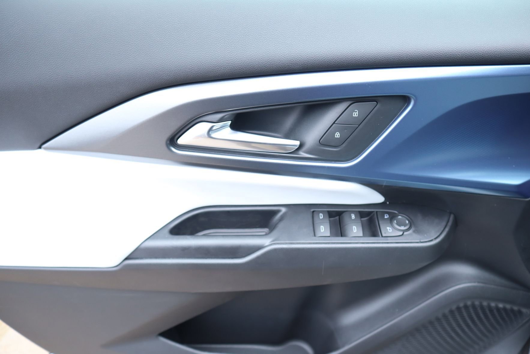 New 2026 Chevrolet Equinox EV LT image 15