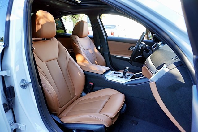 Used 2022 BMW 330i Sedan w/ Driving Assistance Package image 13