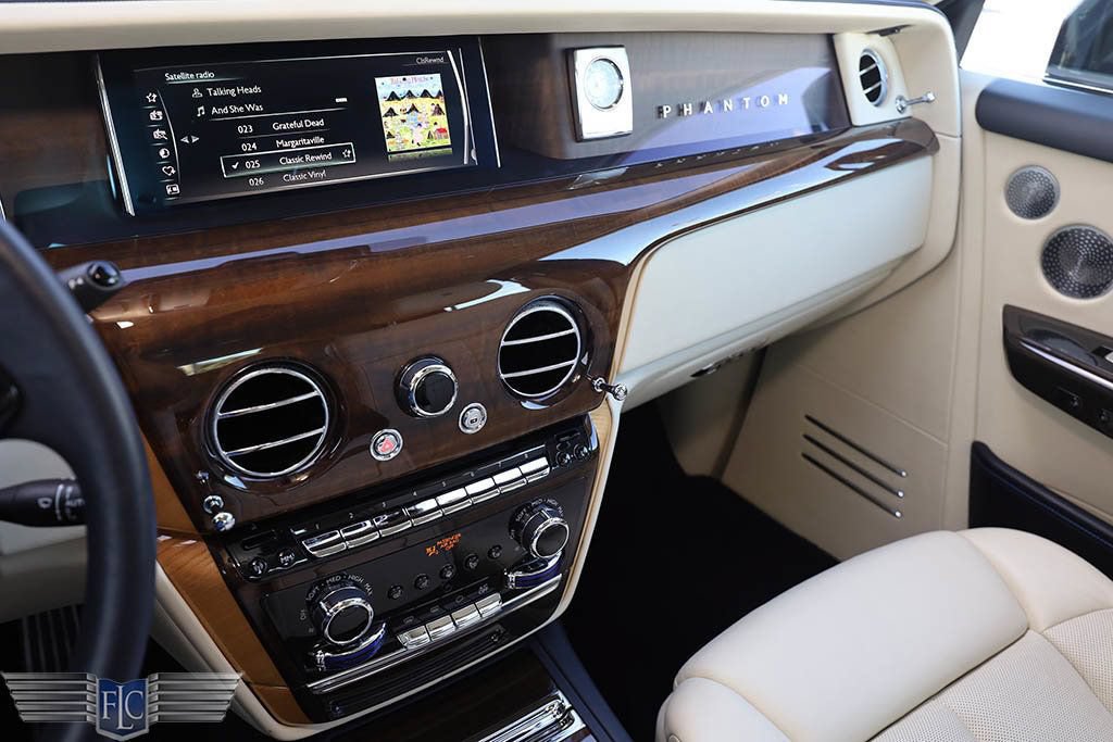 Used 2018 Rolls-Royce Phantom Sedan RWD image 36