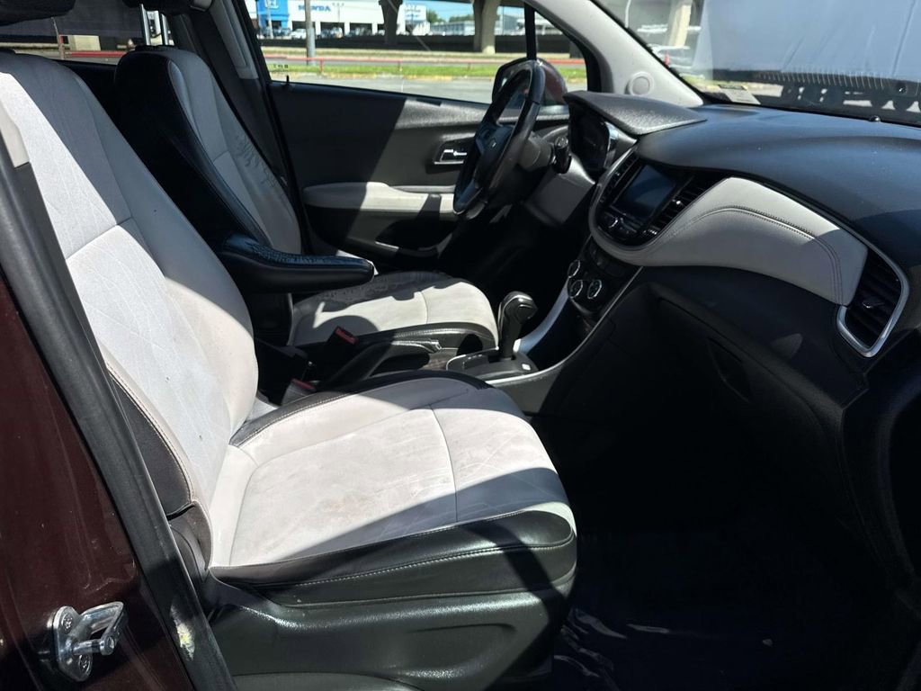 Used 2021 Chevrolet Trax LT w/ Driver Confidence Package image 18