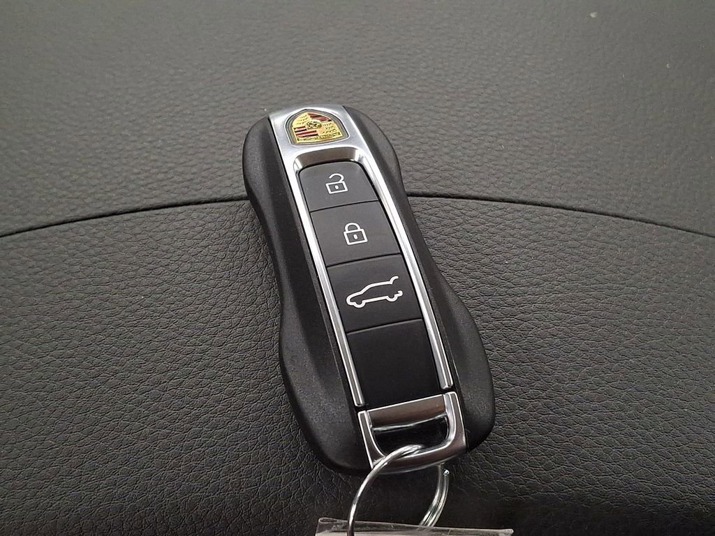 Used 2023 Porsche Cayenne image 25
