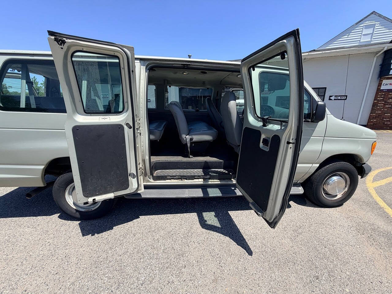 Used 2006 Ford E-350 and Econoline 350 XL RWD image 60
