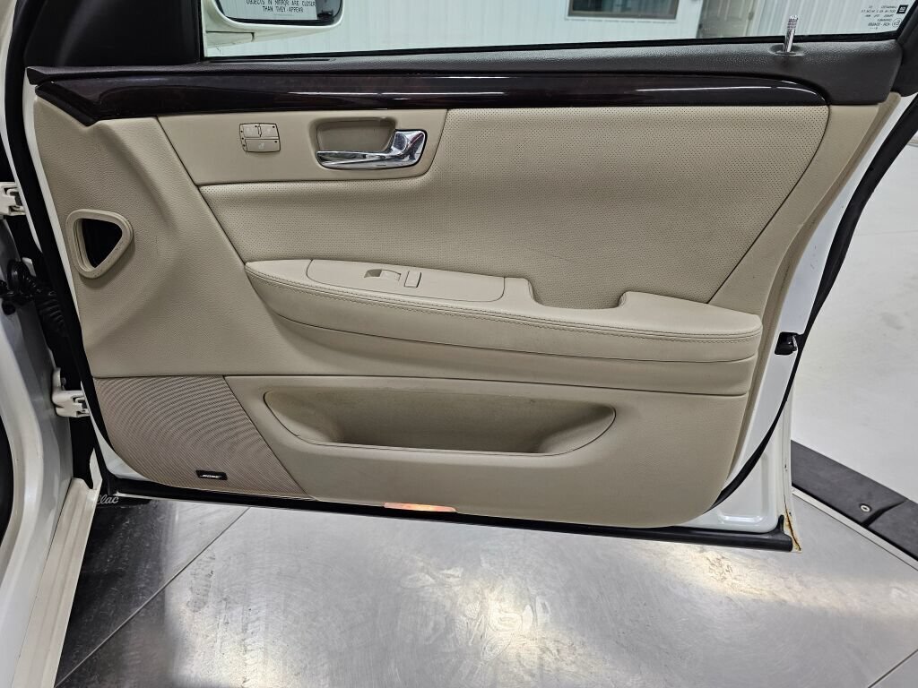 Used 2009 Cadillac DTS FWD image 32