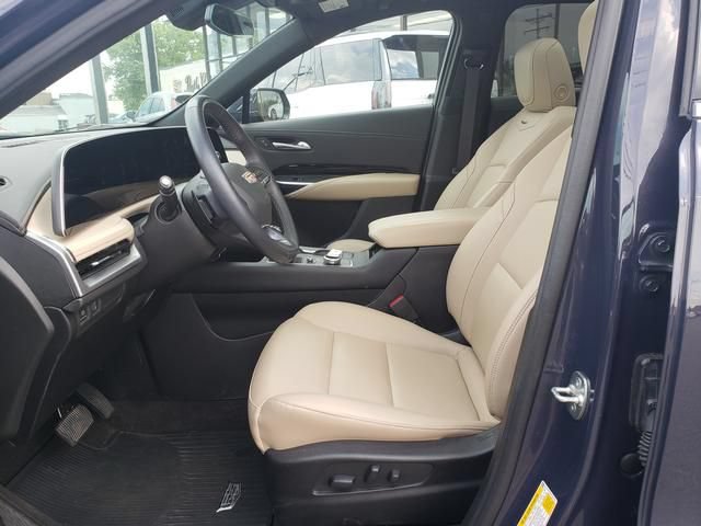 Used 2024 Cadillac XT4 Luxury w/ Cold Weather Package AWD/4WD image 10