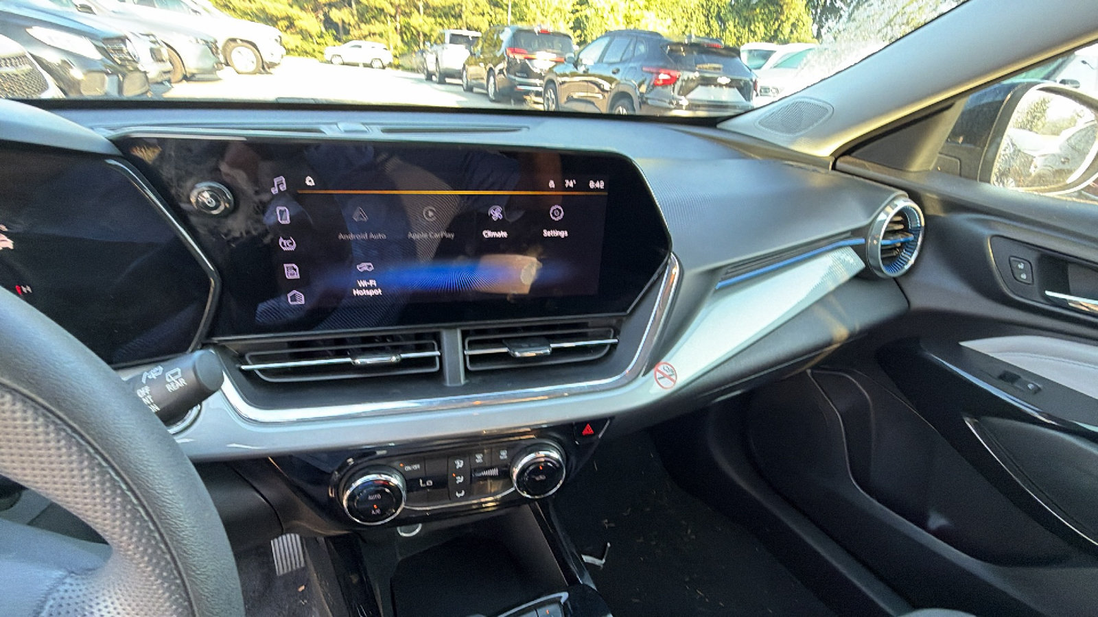 Used 2025 Chevrolet Trax LT FWD image 28