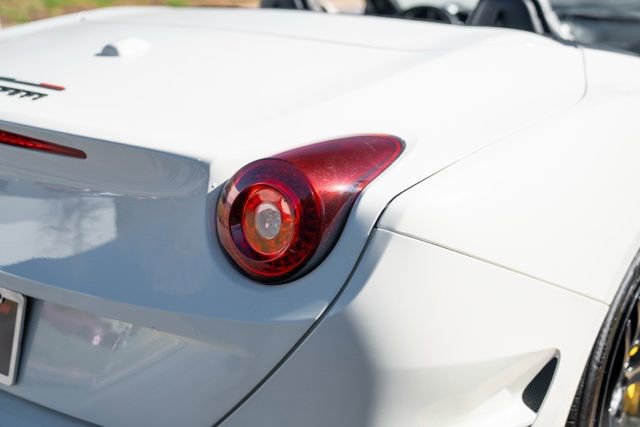 Used 2016 Ferrari California T RWD image 16