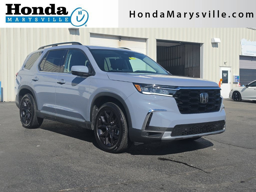 Used 2025 Honda Pilot Touring image 1