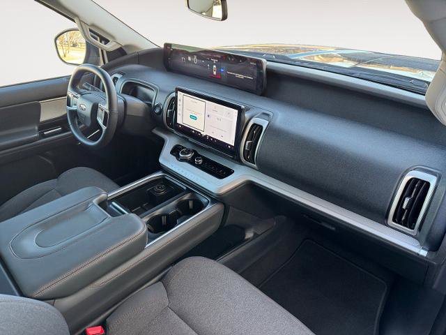 Certified 2025 Ford Expedition Active image 15