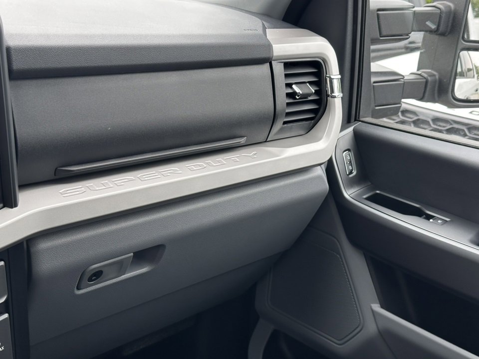 New 2025 Ford F250 XLT w/ FX4 Off-Road Package image 33