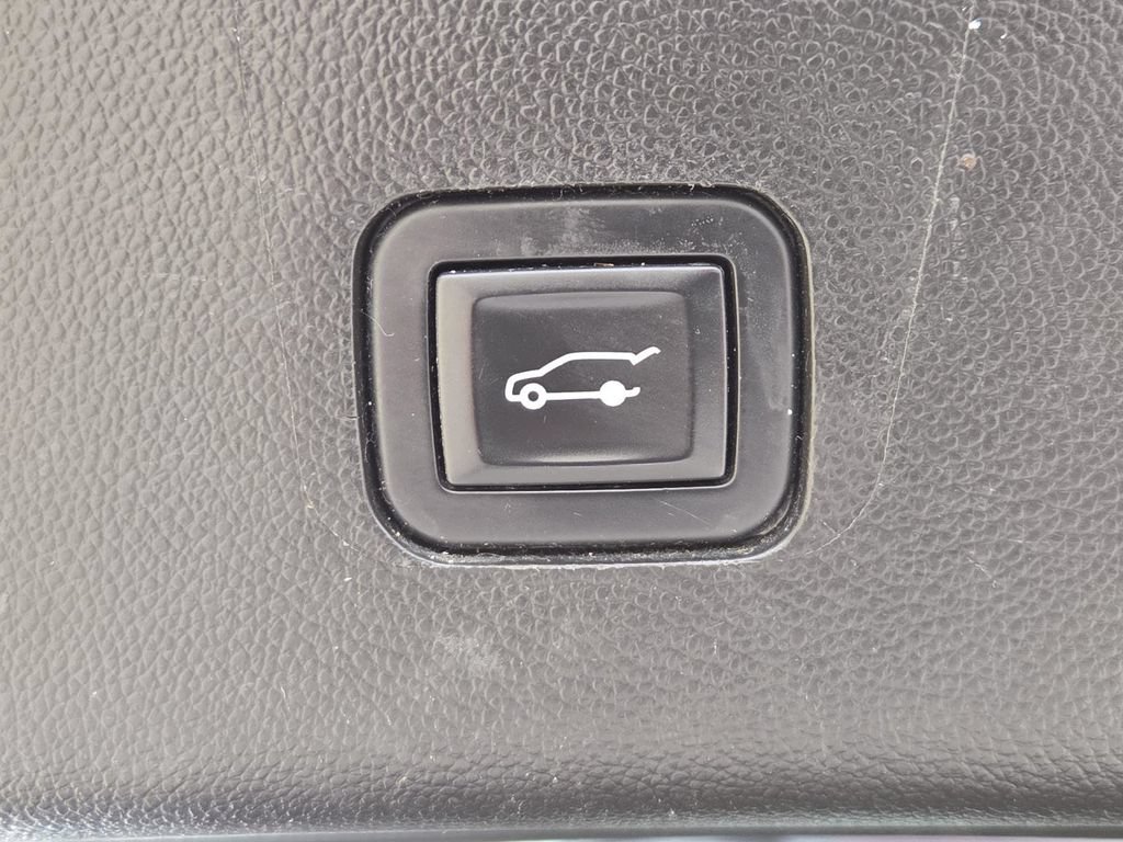 Used 2019 Chevrolet Traverse RS FWD image 19