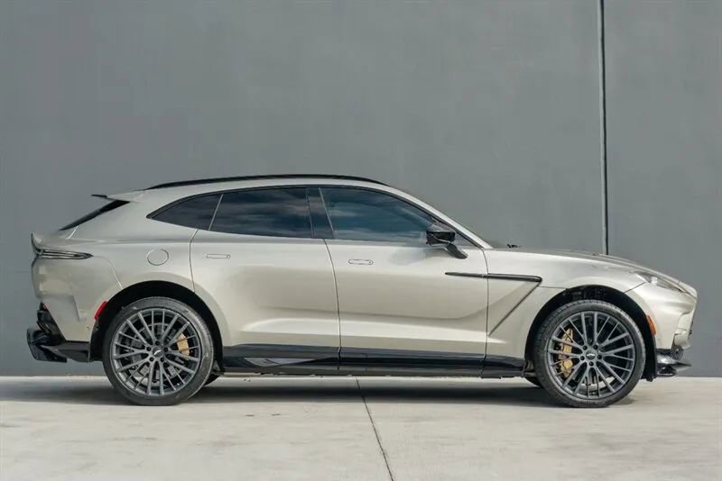 Used 2023 Aston Martin DBX 707 image 7