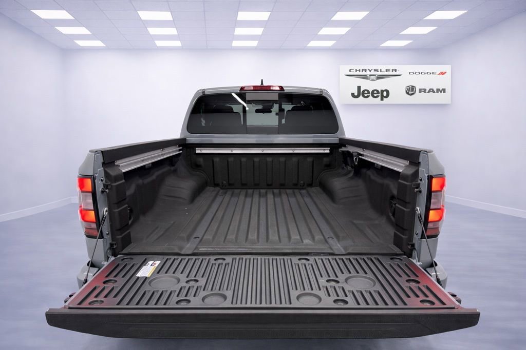 Used 2024 Nissan Frontier PRO-4X w/ Pro Convenience Package image 10