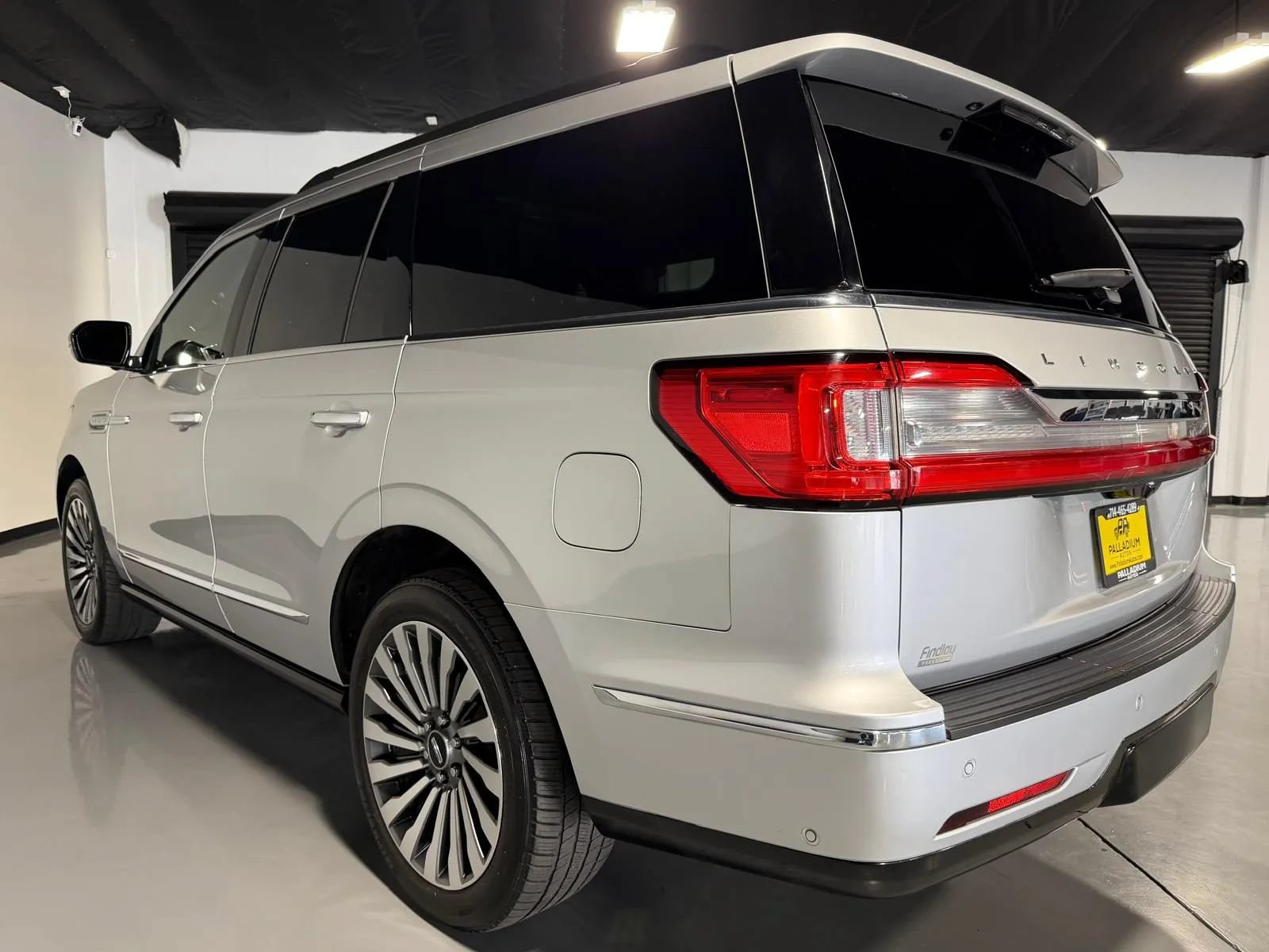 Used 2018 Lincoln Navigator Reserve w/ Technology Package AWD/4WD image 6
