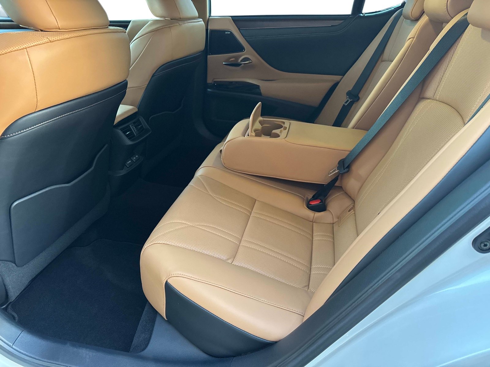Certified 2022 Lexus ES 350 Ultra Luxury w/ Accessory Package FWD image 13