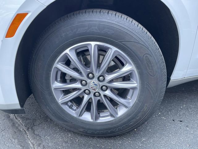 Used 2024 Buick Enclave Essence image 32