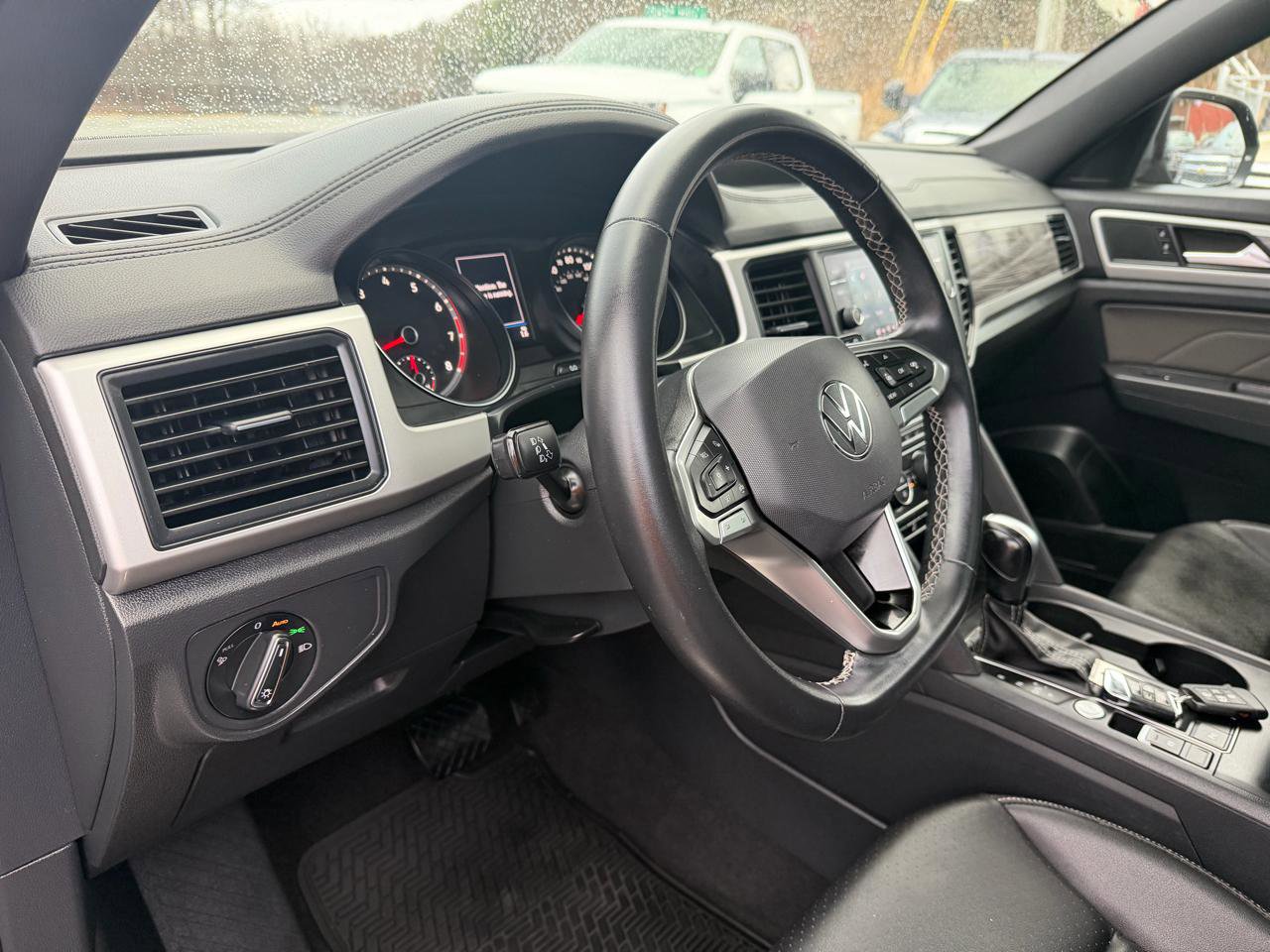 Used 2021 Volkswagen Atlas Cross Sport SE w/ Panoramic Sunroof Package FWD image 12