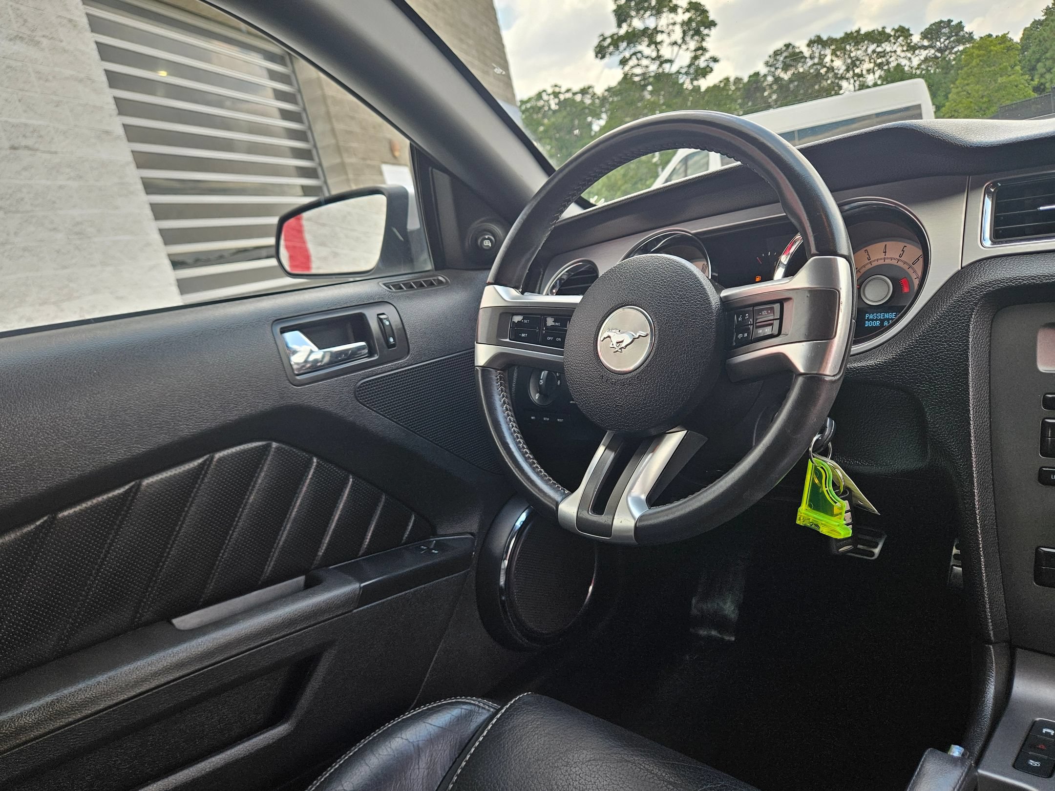 Used 2010 Ford Mustang GT Premium RWD image 9