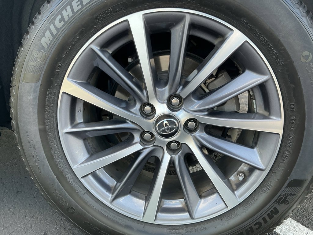 Used 2019 Toyota Highlander XLE AWD/4WD image 6