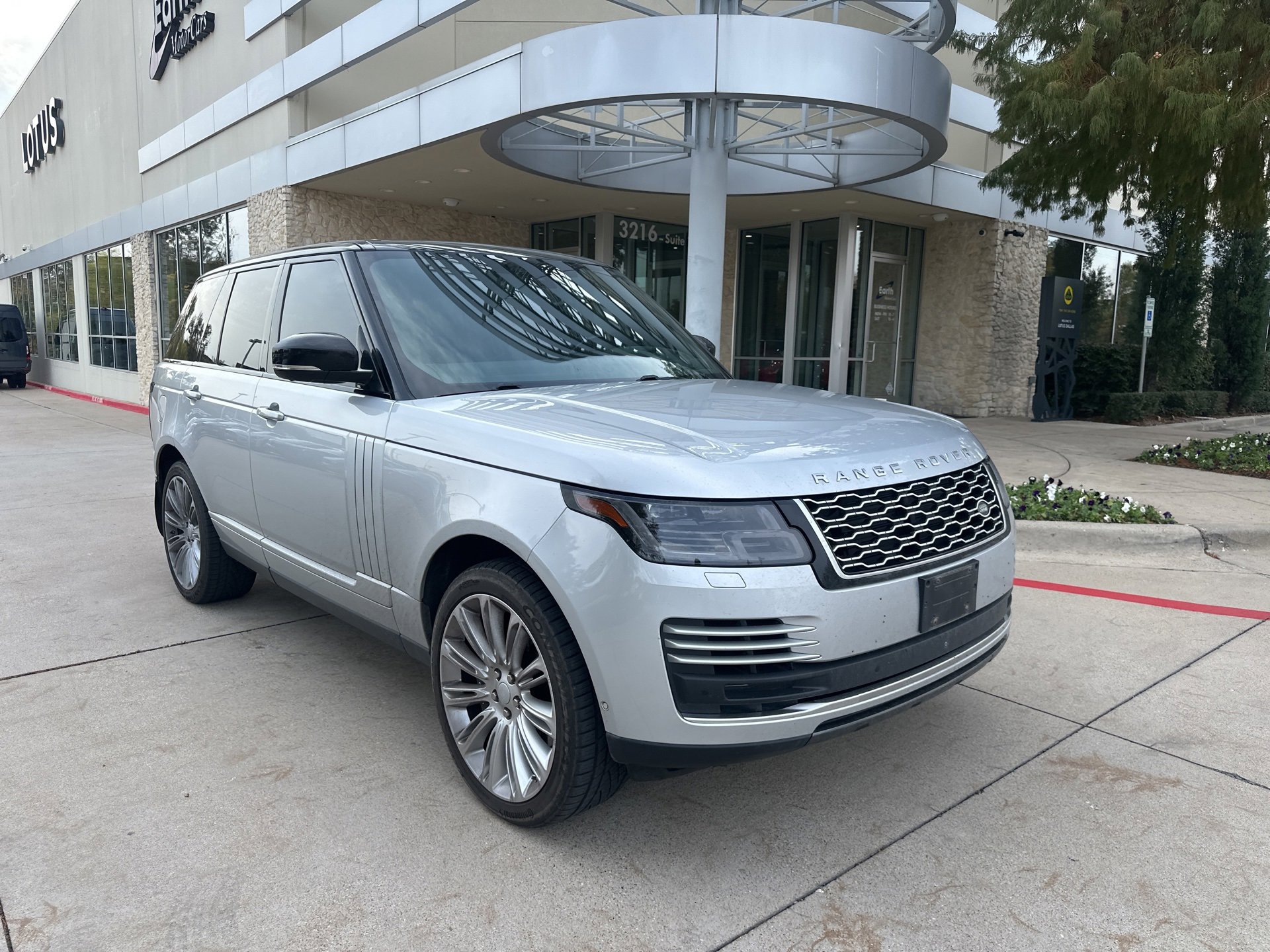 Used 2018 Land Rover Range Rover Supercharged image 3