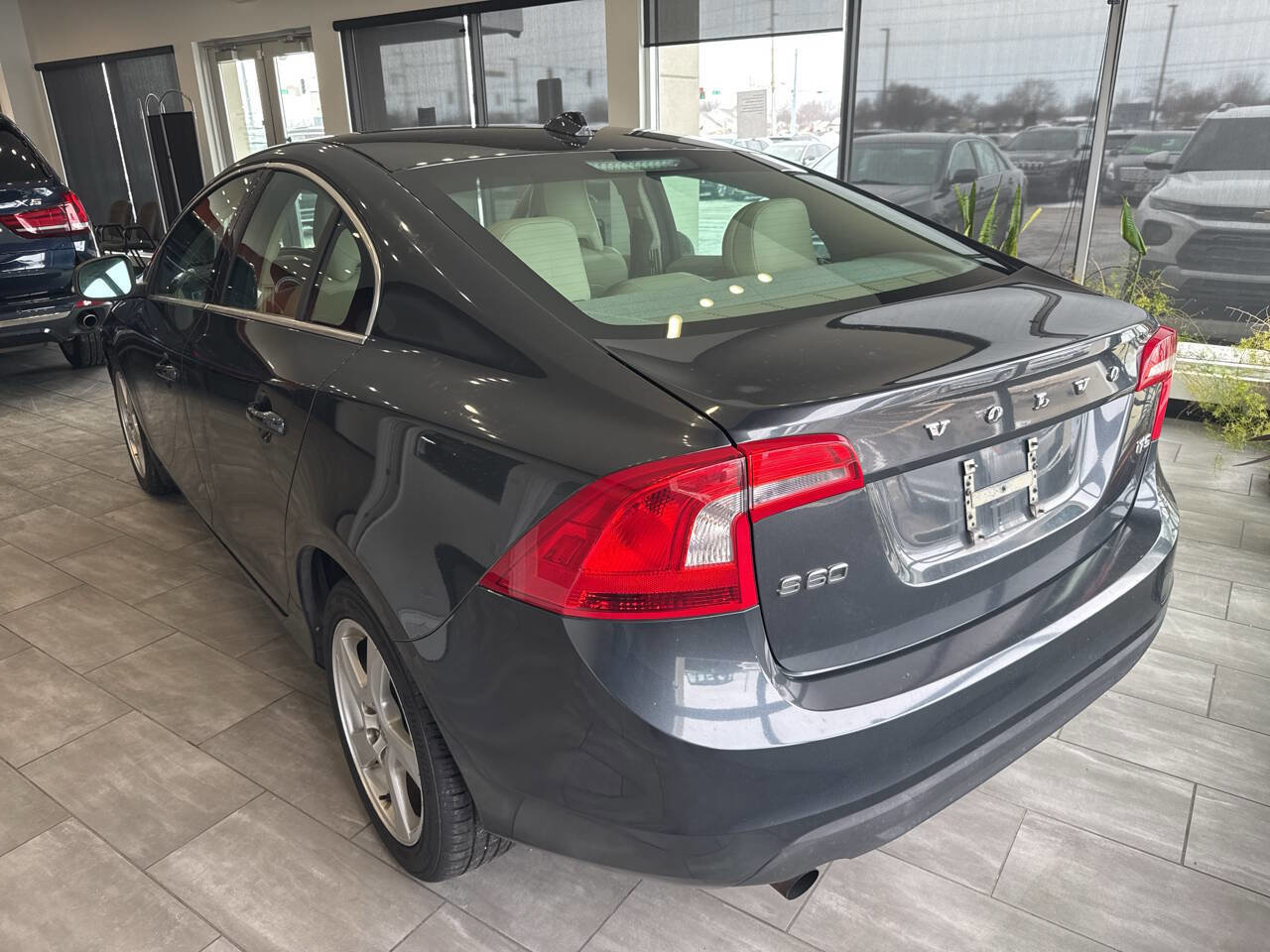 Used 2012 Volvo S60 T5 w/ Climate Pkg image 9