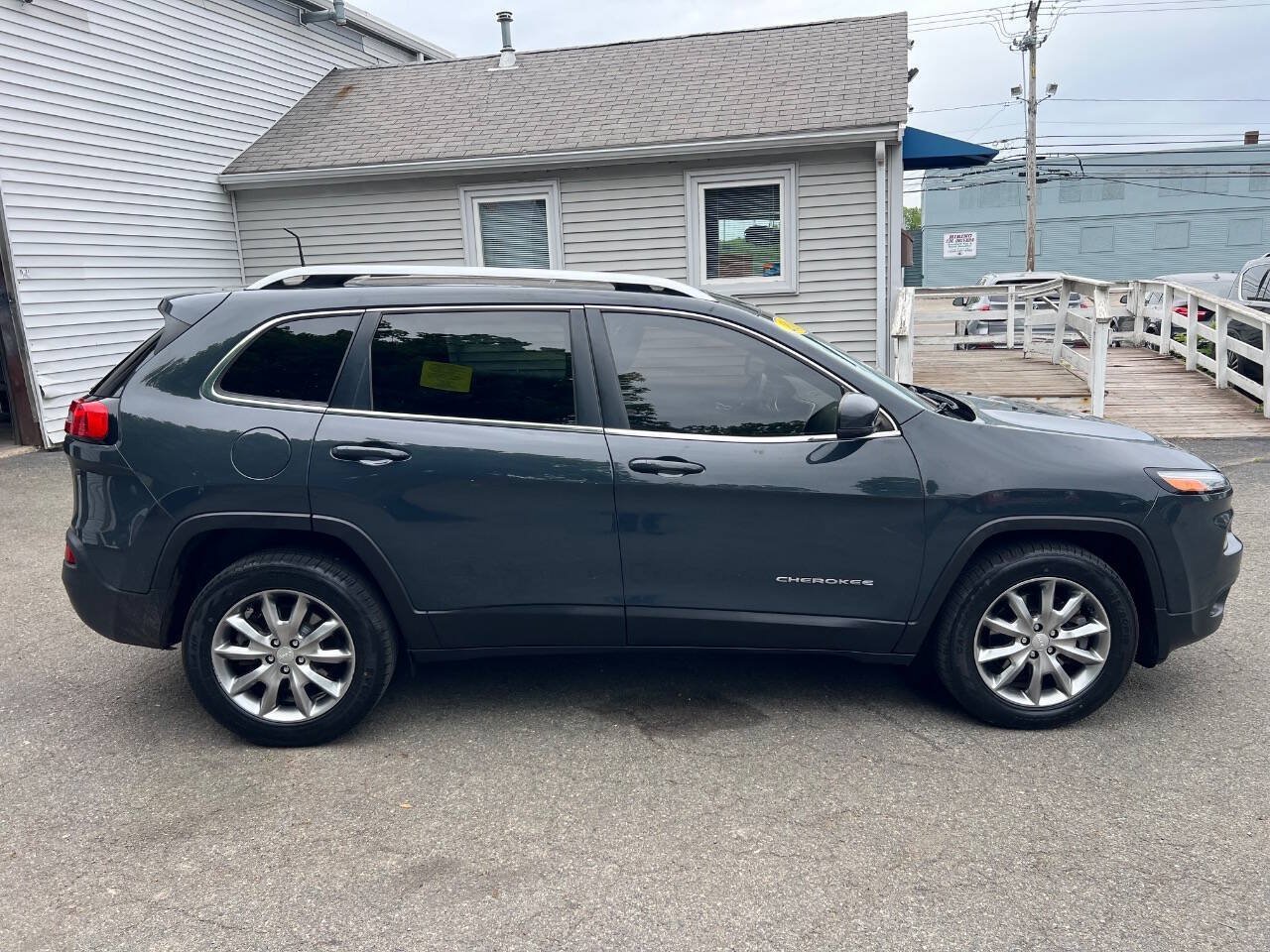 Used 2018 Jeep Cherokee Limited AWD/4WD image 13