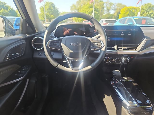 Used 2025 Chevrolet Trax ACTIV FWD image 13