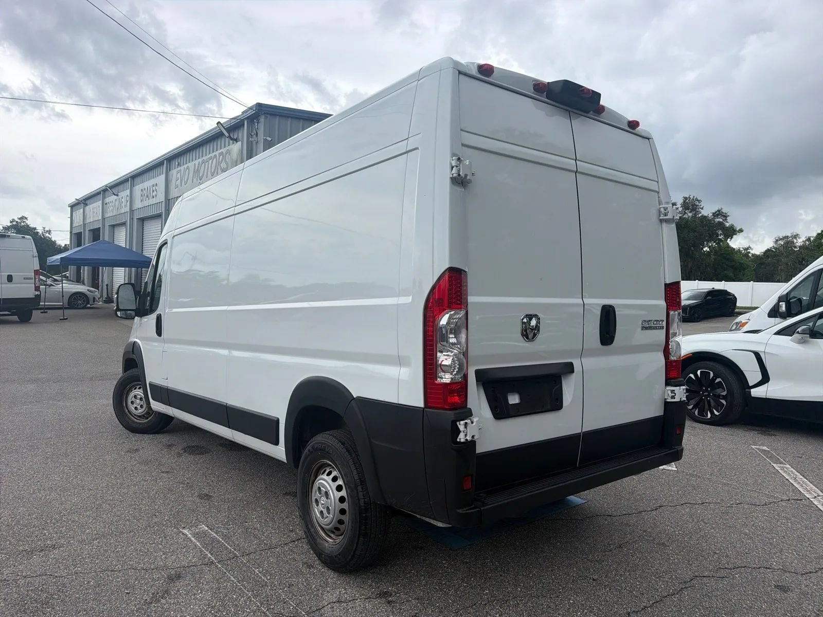 Used 2025 RAM ProMaster 2500 w/ Convenience Group FWD image 9
