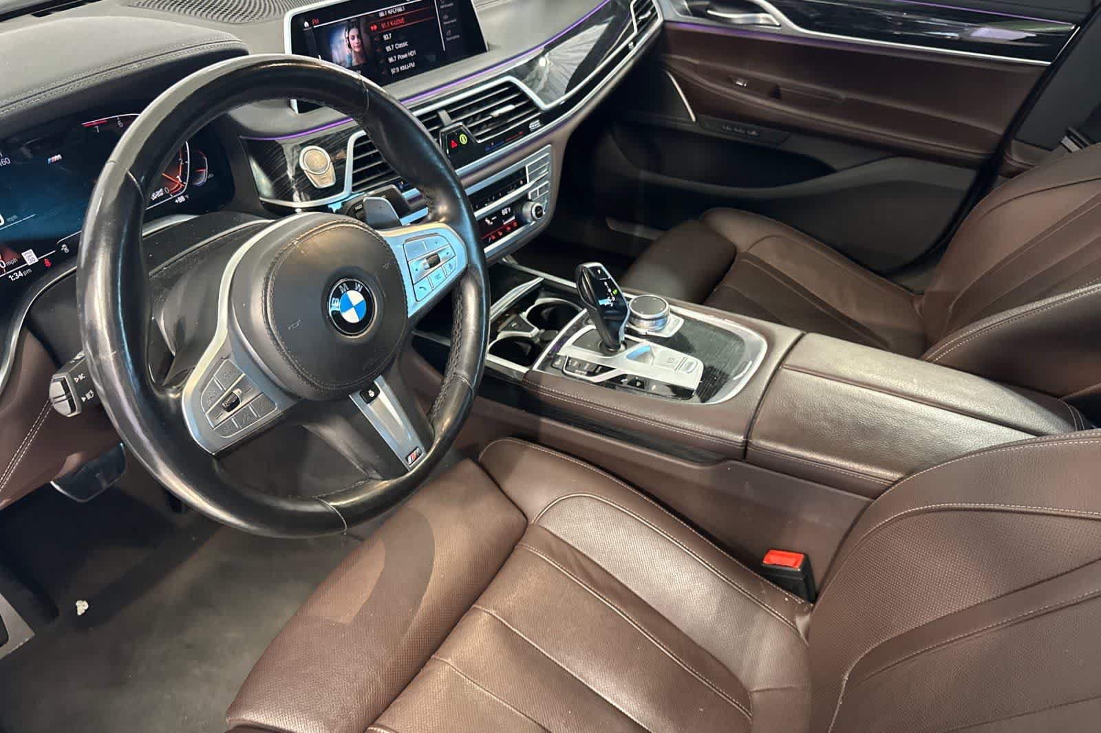 Used 2022 BMW 740i w/ M Sport Package RWD image 14