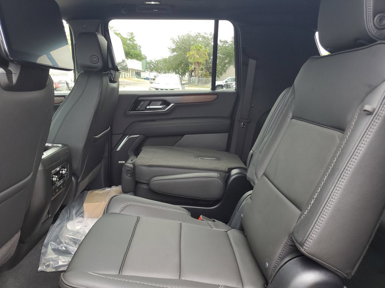 New 2026 GMC Yukon XL Denali w/ Denali Reserve Package AWD/4WD image 11