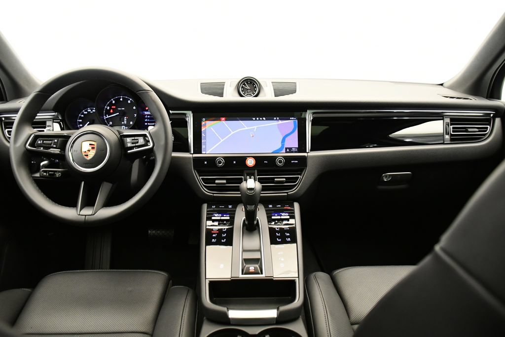 Certified 2026 Porsche Macan AWD/4WD image 23