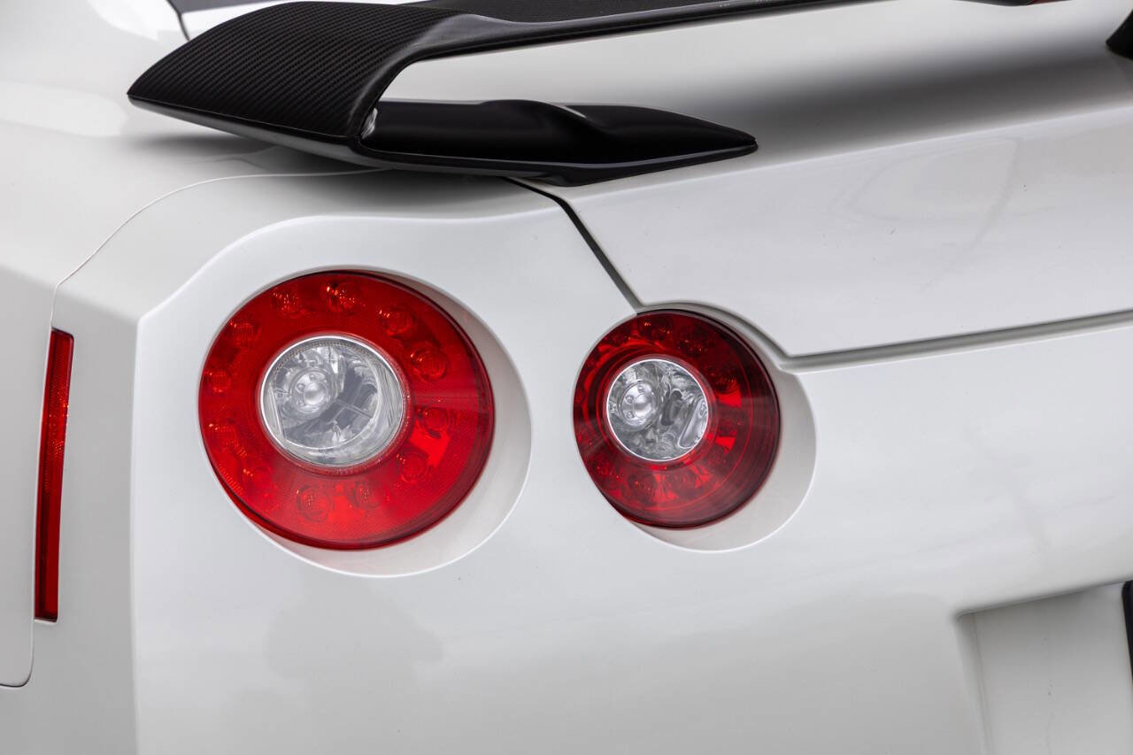 Used 2014 Nissan GT-R Black Edition AWD/4WD image 16