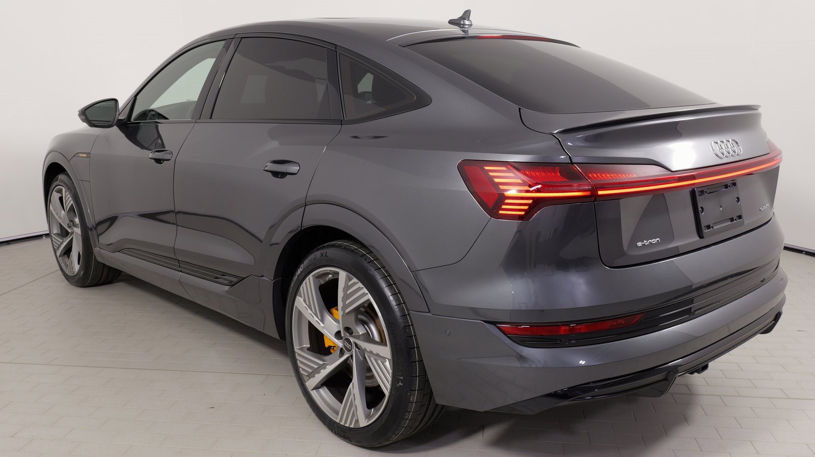 Used 2023 Audi e-tron Prestige w/ Prestige Package image 15