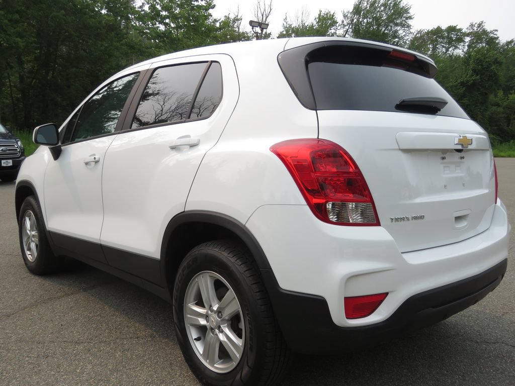 Used 2022 Chevrolet Trax LS w/ Tint and Cruise Package AWD/4WD image 7