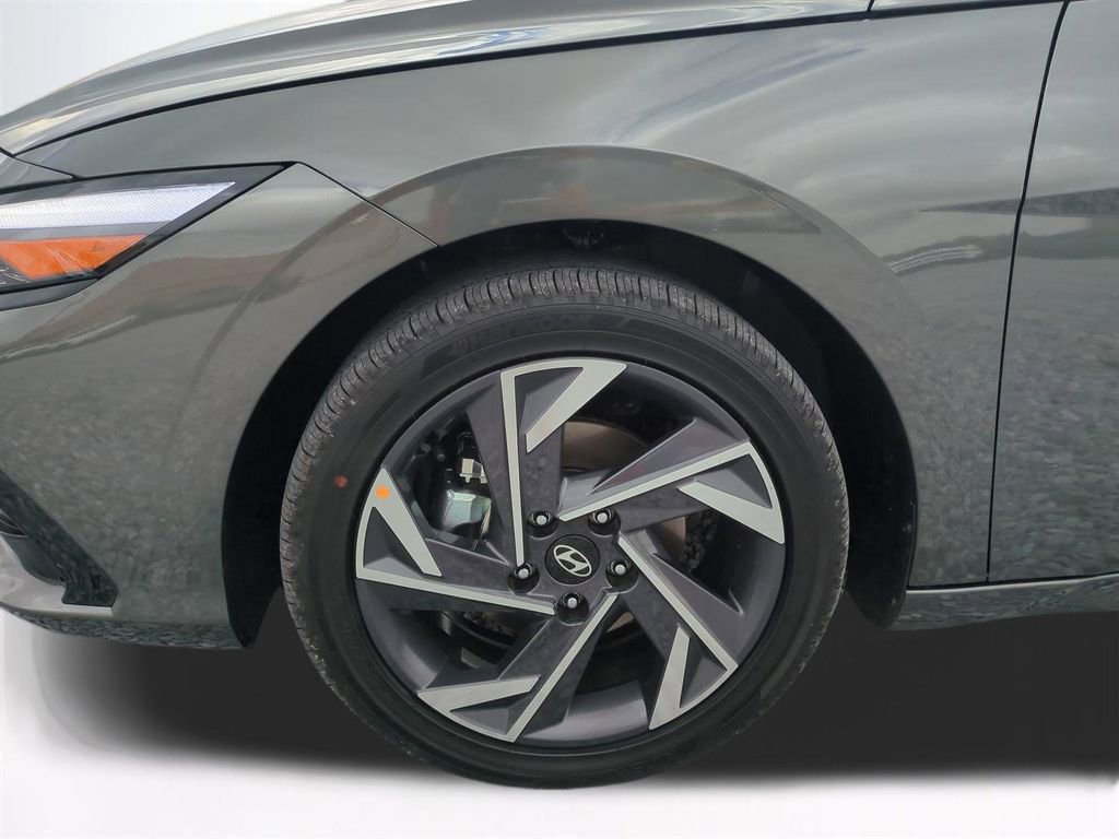 New 2026 Hyundai Elantra Limited image 11