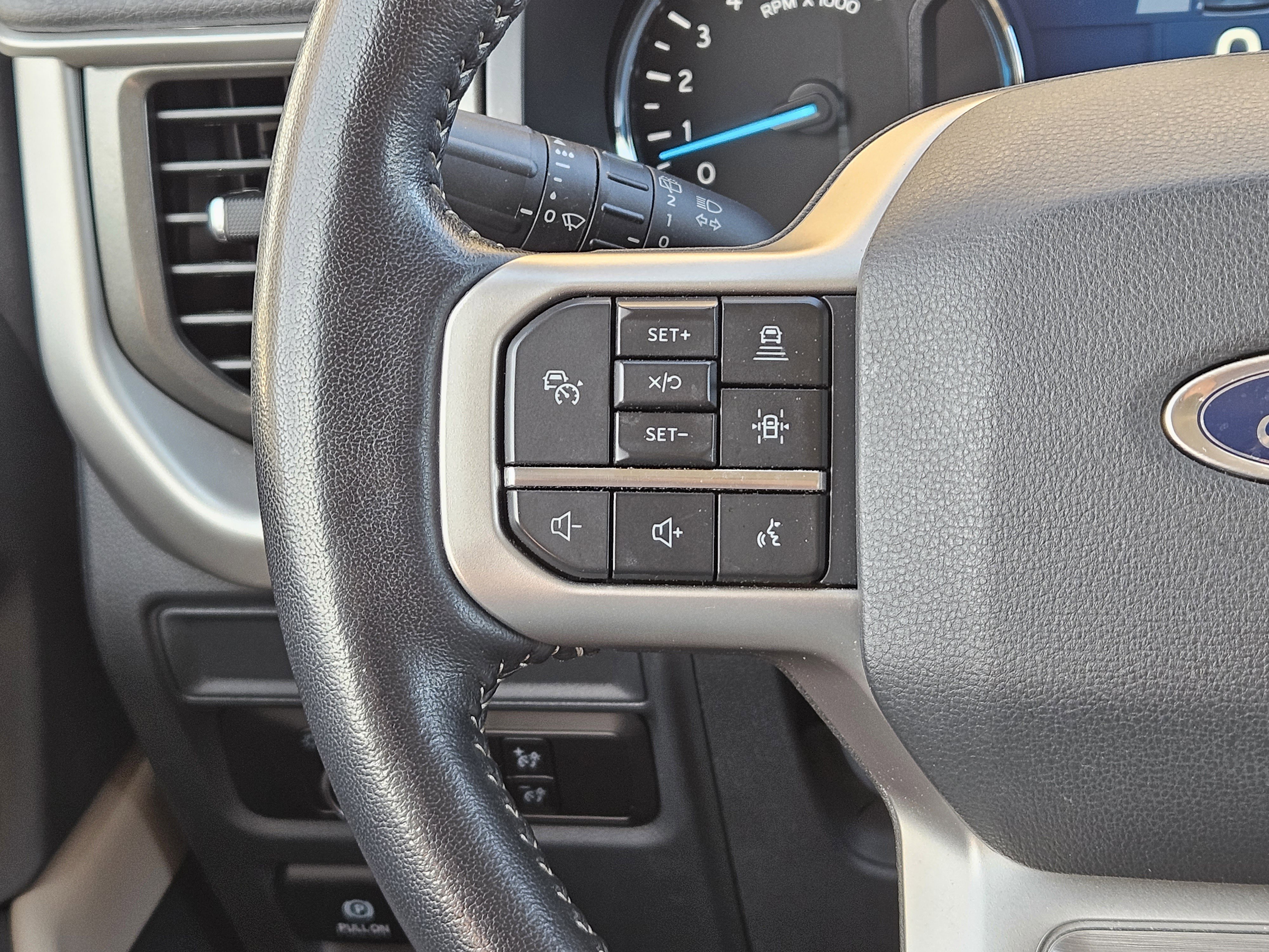 Used 2023 Ford Expedition XLT image 28