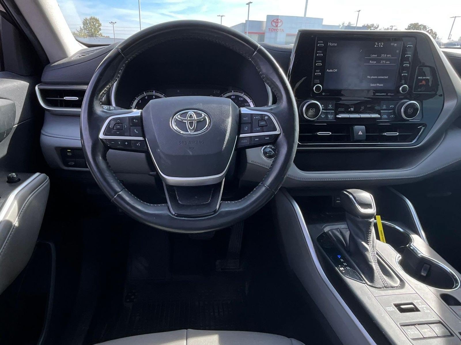 Used 2022 Toyota Highlander XLE AWD/4WD image 8