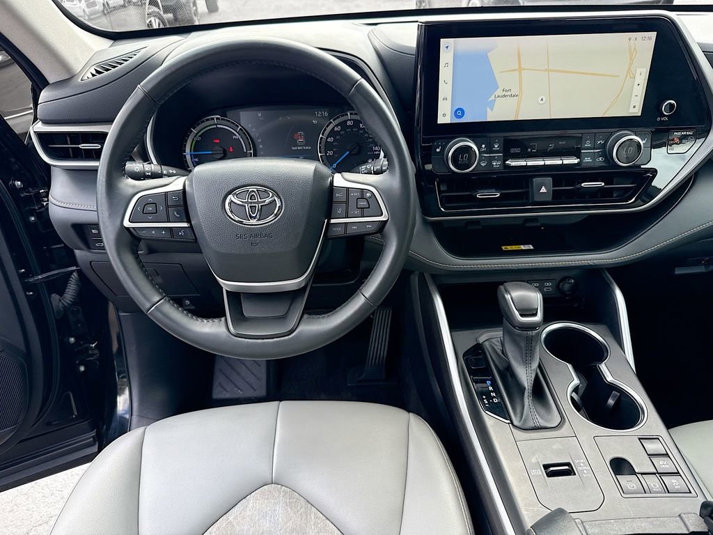 Used 2023 Toyota Highlander Bronze Edition FWD image 25