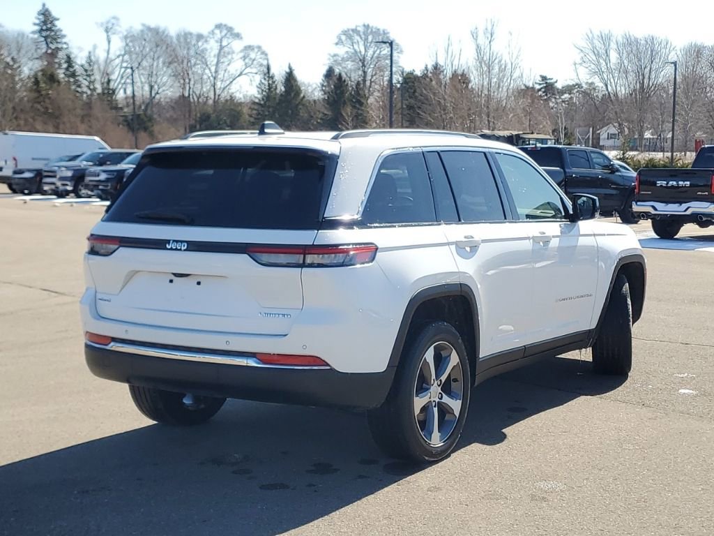 Used 2023 Jeep Grand Cherokee Limited image 2