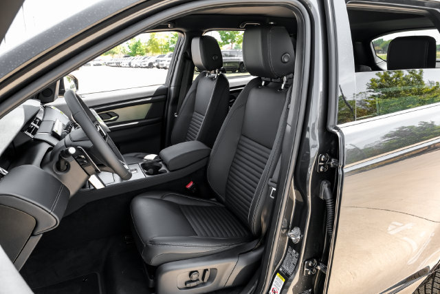 New 2026 Land Rover Discovery Sport Landmark AWD/4WD image 34