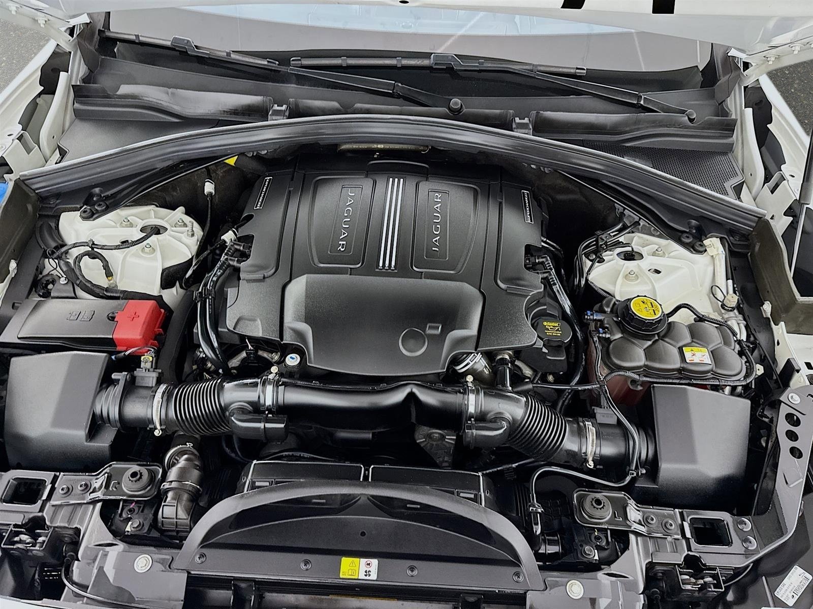 Used 2017 Jaguar F-PACE S image 32