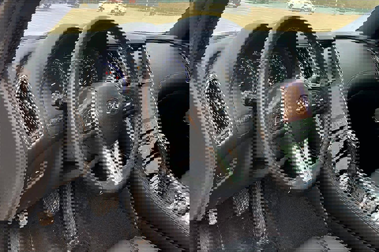 Used 2017 INFINITI Q60 w/ Cargo Package image 15