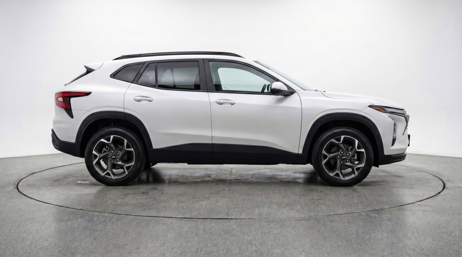 Used 2025 Chevrolet Trax LT image 11