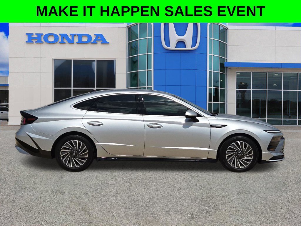 Used 2025 Hyundai Sonata SEL FWD image 2