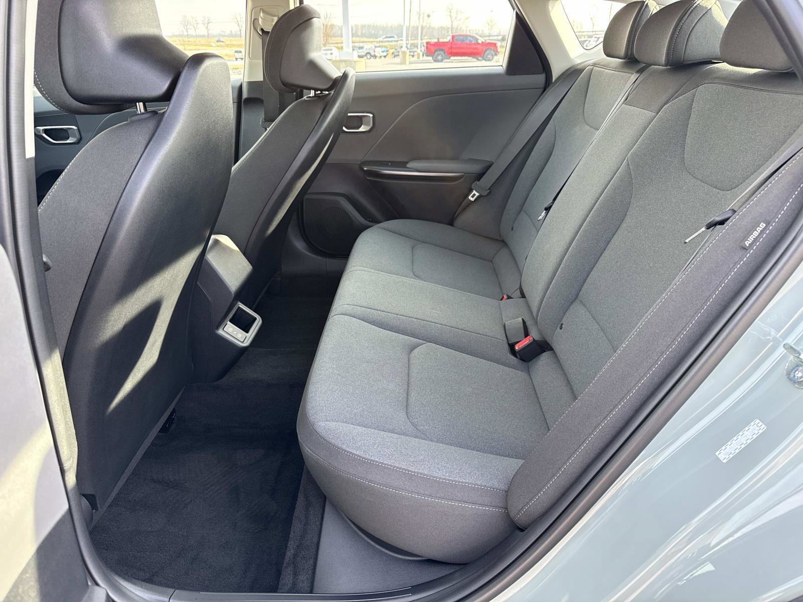 Used 2025 Kia K4 LXS image 22