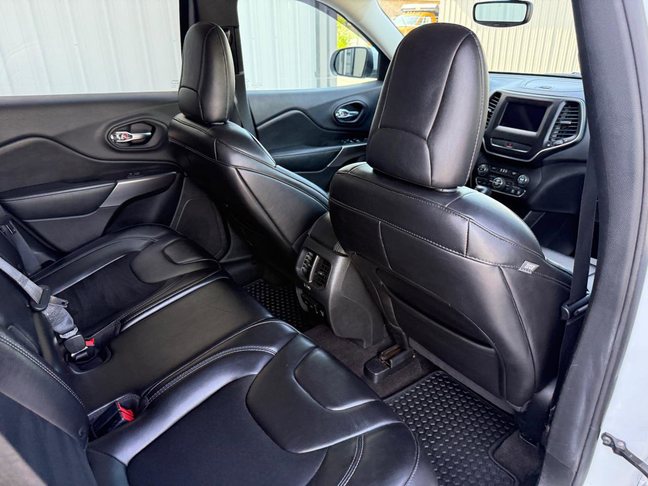 Used 2019 Jeep Cherokee Latitude Plus w/ Comfort/Convenience Group AWD/4WD image 36