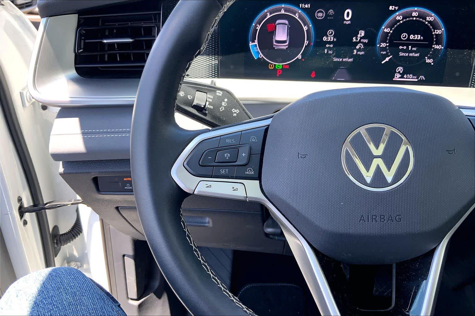 Certified 2025 Volkswagen Tiguan SE AWD/4WD image 24
